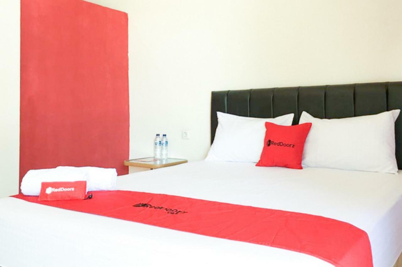Reddoorz @ Simpang Lima Jupiter Otel Sorong Dış mekan fotoğraf