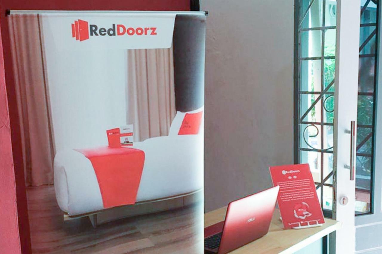Reddoorz @ Simpang Lima Jupiter Otel Sorong Dış mekan fotoğraf