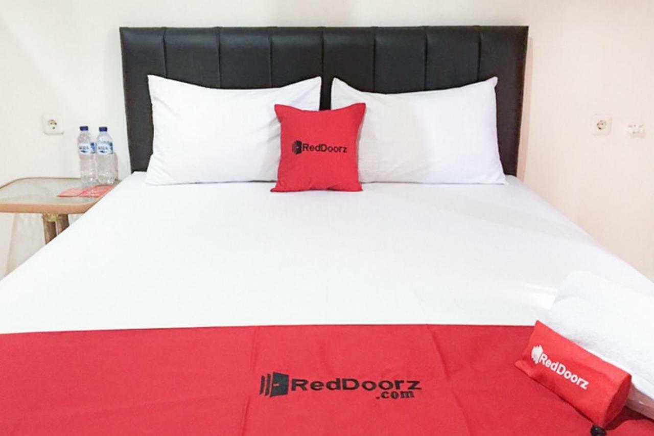 Reddoorz @ Simpang Lima Jupiter Otel Sorong Dış mekan fotoğraf
