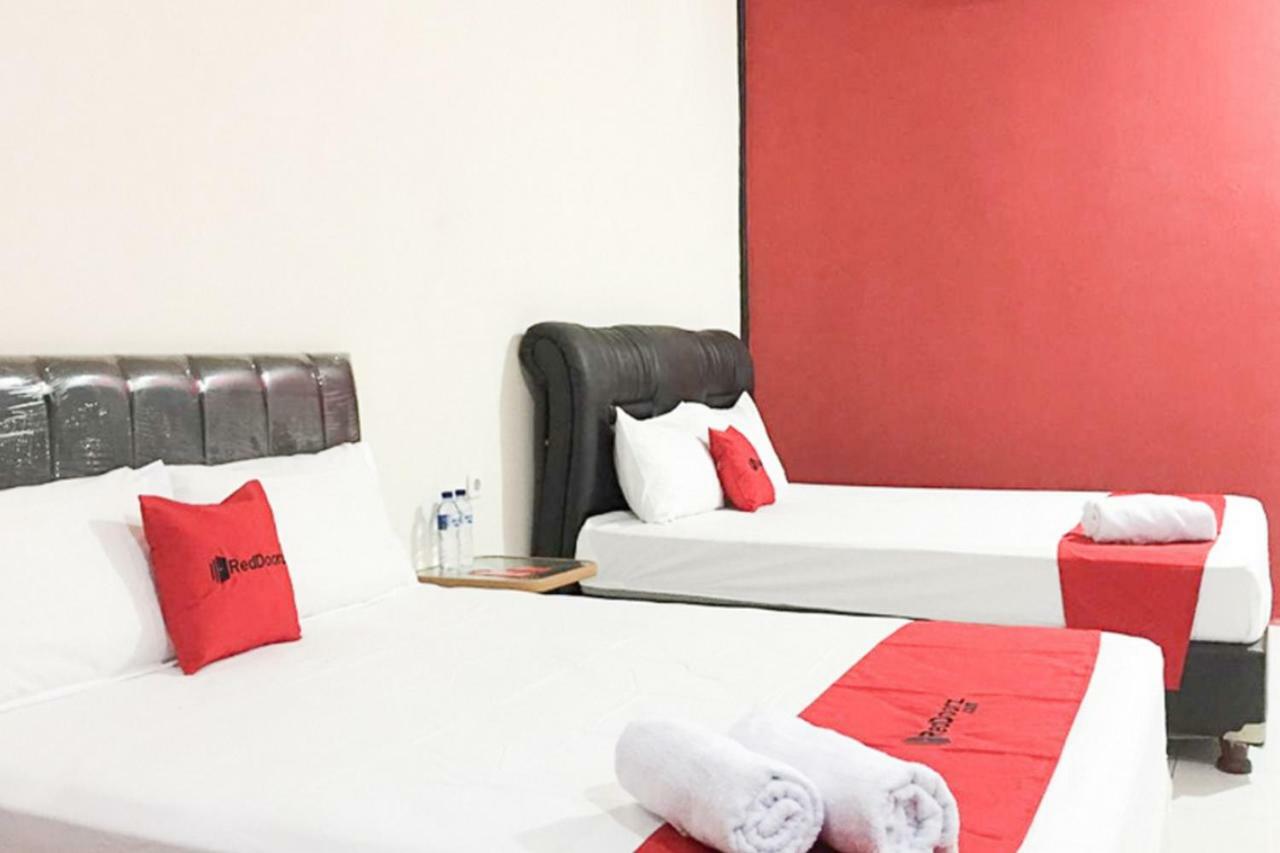 Reddoorz @ Simpang Lima Jupiter Otel Sorong Dış mekan fotoğraf